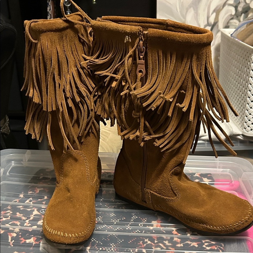 Minnetonka Brown Suede Fringe Moccasin Boots